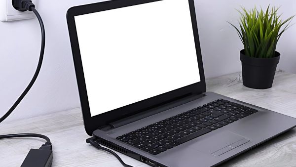 Cách Sạc Laptop Đúng Chuẩn: 10 Mẹo Giúp Bảo Vệ Pin Và Tăng Độ Bền Máy